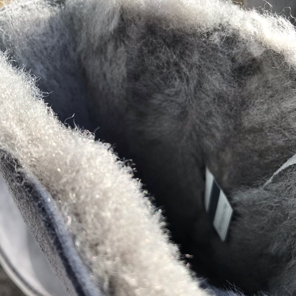 UGG Customizable Bailey Bow Short - Picture 6 of 6